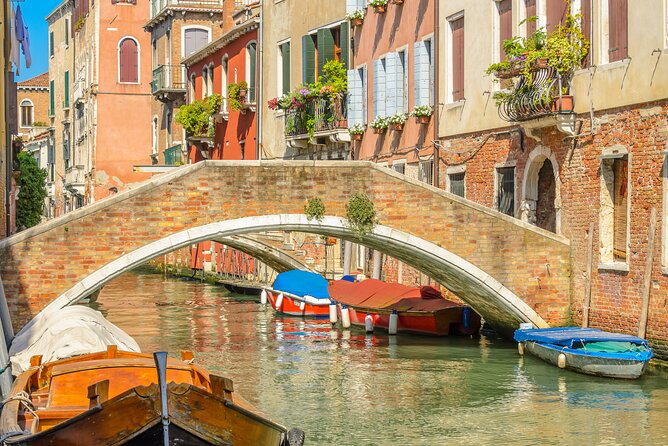 Murano & Burano Islands Guided Small-Group Tour by Private Boat - Guides, boat comfort, and why the narration matters