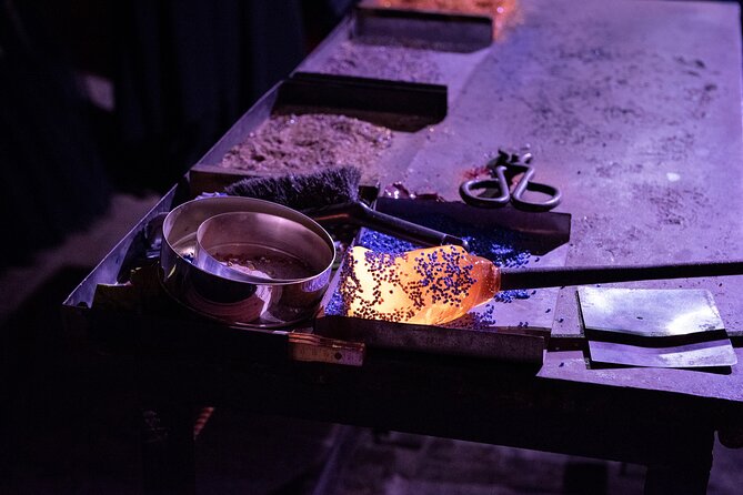 Murano Glass Blowing Demonstration - The Glass Cathedral - The 25-minute show: exactly what happens when the glass starts to glow