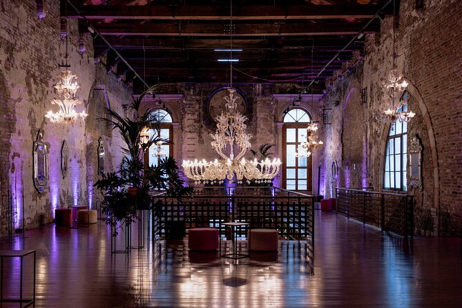 Murano Glass Blowing Demonstration - The Glass Cathedral - Drinks, seating comfort, and the optional shopping moment