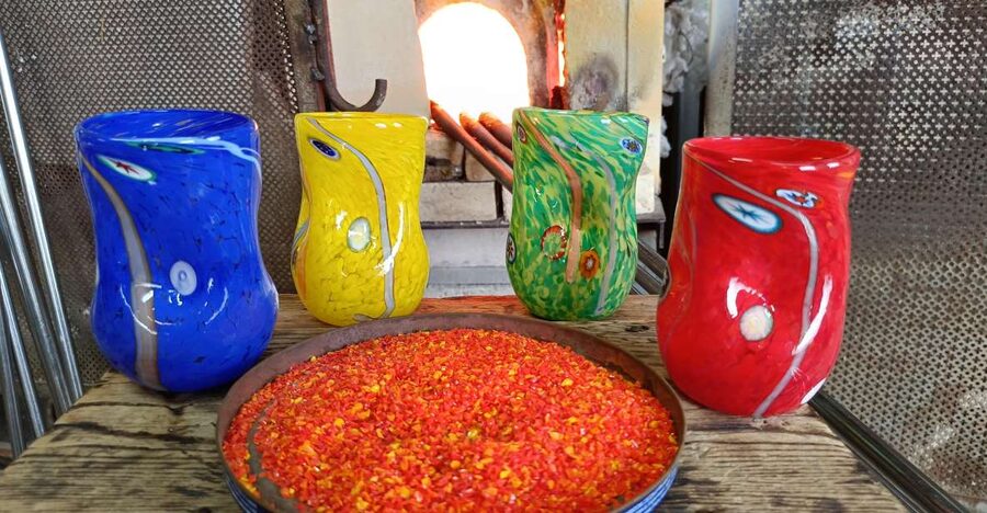 Murano: make your item with a glass master and take it home - Safety and clothing that keep the hour comfortable