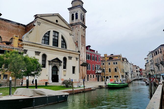 Off the Beaten Path Walk in Venice - What makes this off the beaten path Venice route feel different