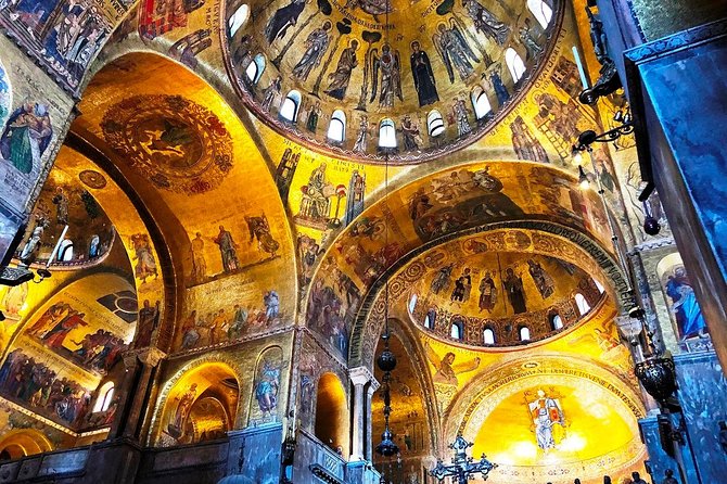 One-Day Venice: Skip-the-Line St. Mark’s Basilica, Walk & Gondola - The meeting point and how the morning actually flows