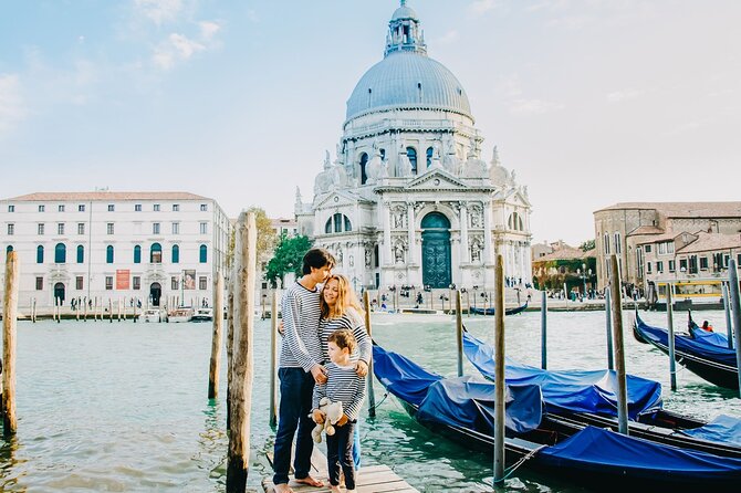 Photo shoot in Venice - Dorsoduro: The Romantic Streets and Photo-Ready Backgrounds