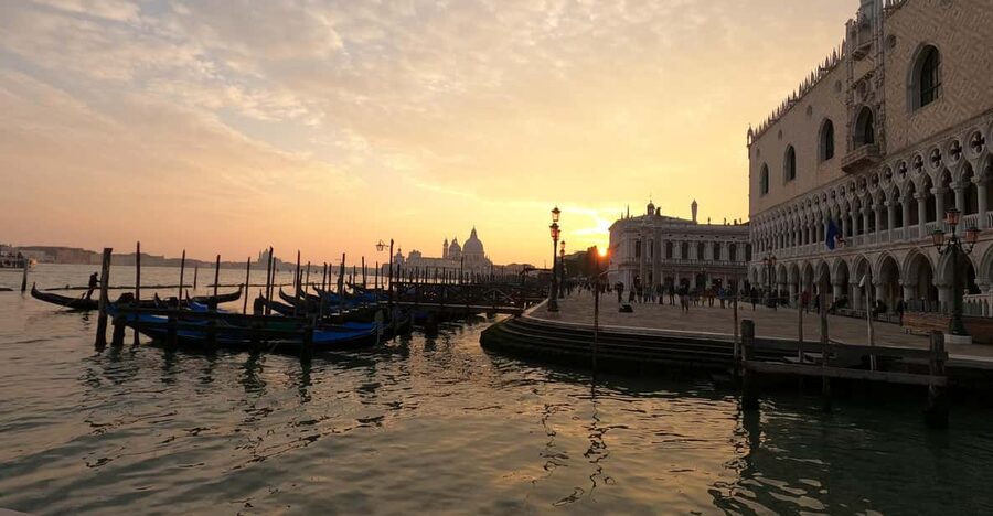 Photo with a professional photographer in Venice - A one-hour Venice photo tour makes sense (if you want real results)