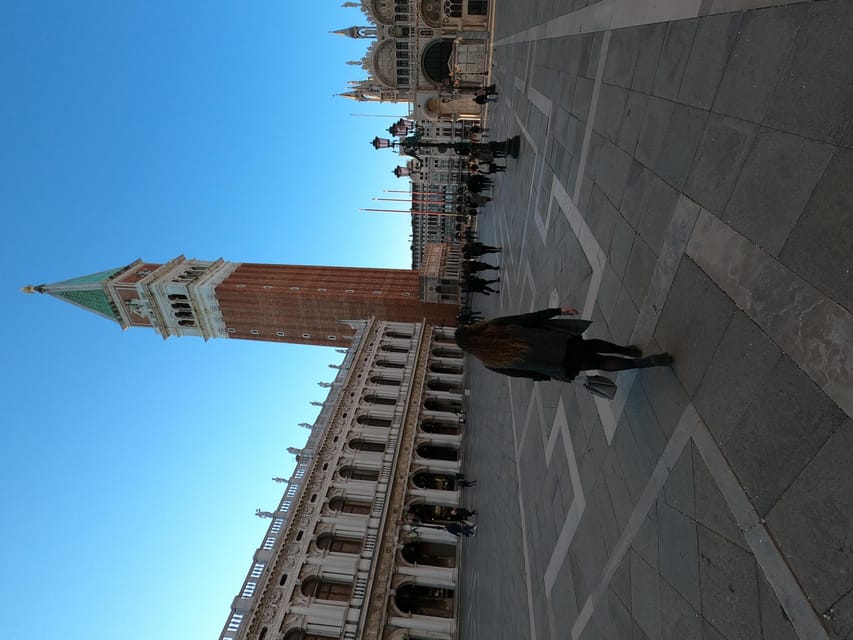 Photo with a professional photographer in Venice - Rialto Bridge and classic Venice angles in 60 minutes