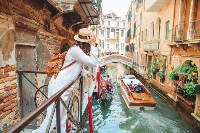 Photographer, Professional Photo shoot - Venice - Choosing Venice photo spots: the upside and what to plan for