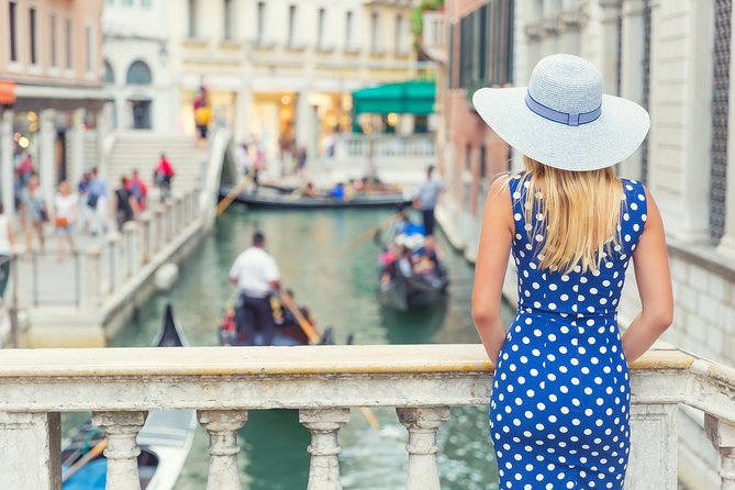 Photographer, Professional Photo shoot - Venice - Pacing and poses: getting flattering photos without looking staged