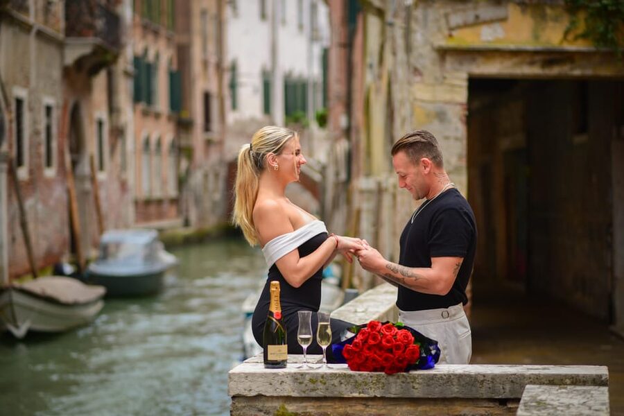 Photoshoot in Venice: Your Story, Our Lens - Book Now! - Start at the top of Rialto Bridge, then adjust for real photo results