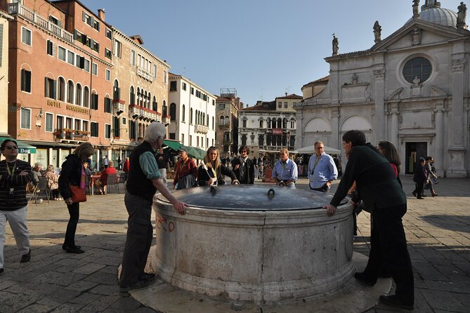 Private 3 hrs Venice Tour: St Mark's, Walking tour & Boat tour - Hearing the guide: what to expect on land and on water