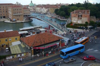 Private Departure Transfer: Venice Hotels to Venice Train or Bus Station