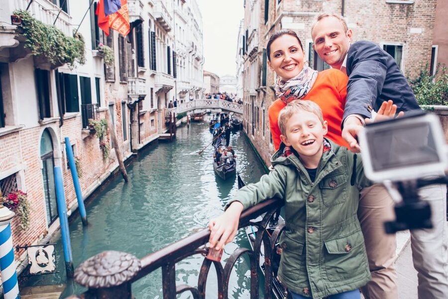 Private Family Tour of Venice with Fun Activities for Kids - The 4-hour option gondola ride: what you get, and who steers the boat