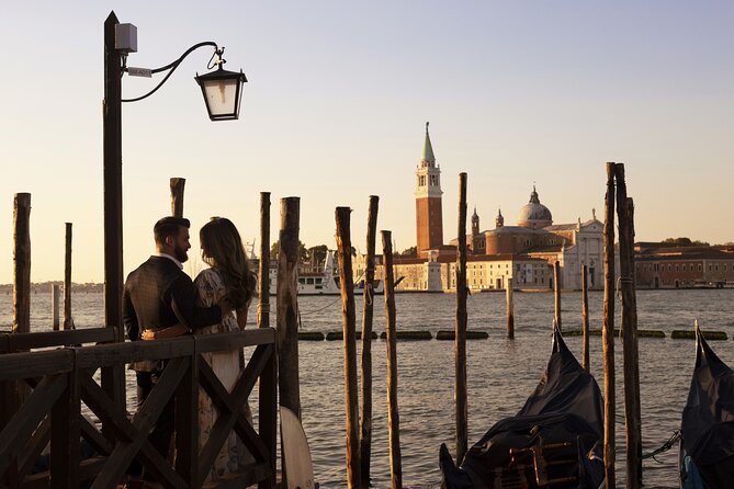 Private Gondola Ride and Photoshoot - A private gondola photo session that turns Venice into real keepsakes