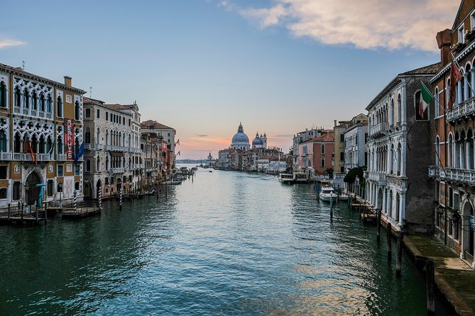 Private Mini Venice Photo Walk 2 Hours - Meeting at Osteria Bancogiro near Rialto, and what the timing feels like