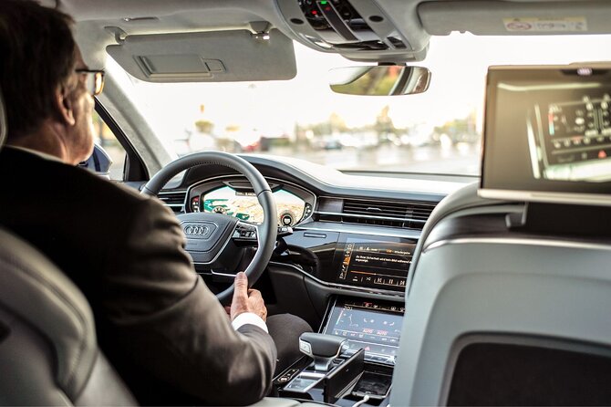 Private One-way Airport Transfer Venice Airport to Venice - The Venice Hotel Connection: Car to Water Taxi Handoff