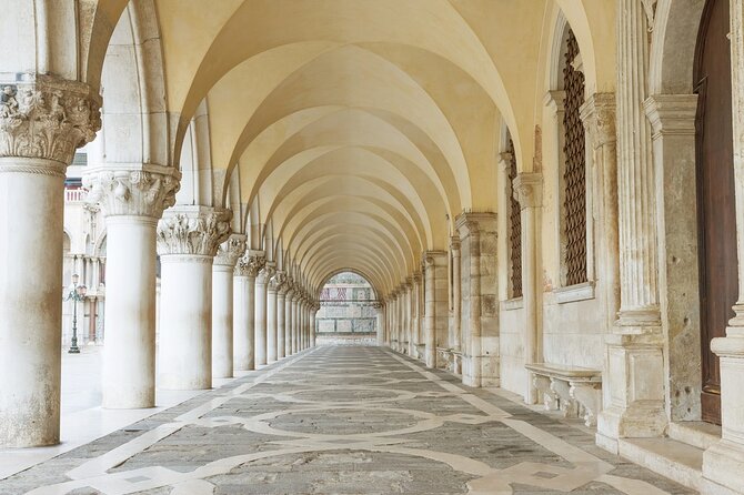 Private or Semi Doge's Palace & Saint Mark's Basilica Guided Tour - Piazza San Marco meet-up: where your guide sets the scene