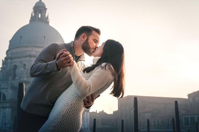 Private Photo Shoot in Venice with Gondola Ride - The Photographer’s Job: How You End Up Looking Natural