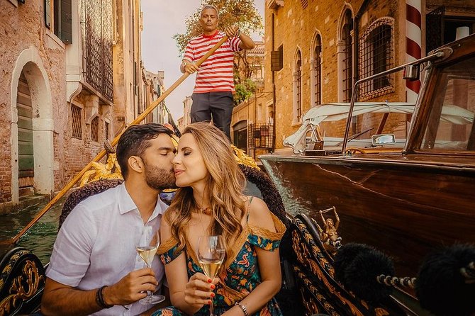 Private Photo Shoot in Venice with Gondola Ride - Gondola Ride Reality: 30 Minutes on the Water
