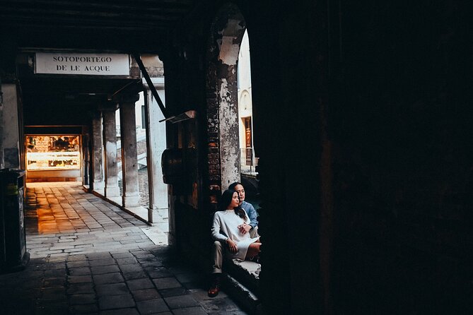 Private Photo Shoot in Venice with Gondola Ride Included - Ponte di Rialto: The Postcard Icon Plus Real Composition