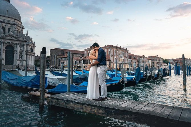 Private Photo Shoot & walking tour - Portrait walk through canals, viewpoints, and hidden alleyways