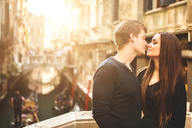 Private Photoshoot on Personal Gondola in Venice - Rialto Bridge and the Grand Canal finish: aim for the big icons