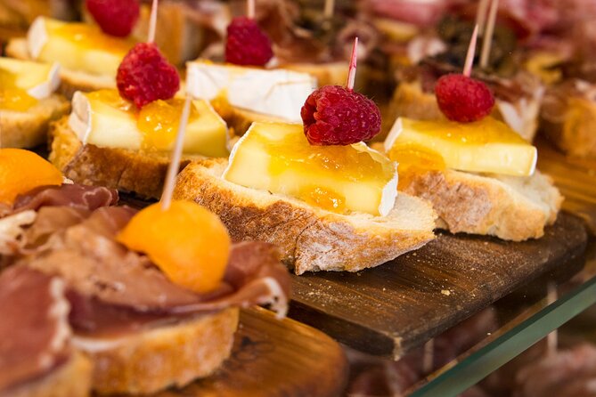 Private Secret Venice Tour; Rialto Market, San Polo & Food and Wine tasting - Canal Grande viewpoints: learning the canal story without getting stuck