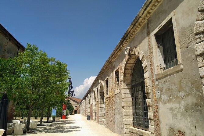 Private tour Biennale 2026: In Minor Key - Giardini Della Biennale, Calle Giazzo, the Easy Start That Saves Time