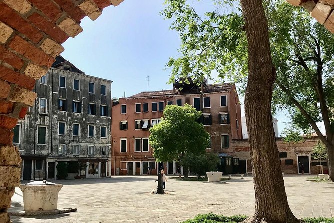 Private Tour of Jewish Ghetto in Venice - Why the Venice Jewish Ghetto tour feels different from a standard sightseeing walk