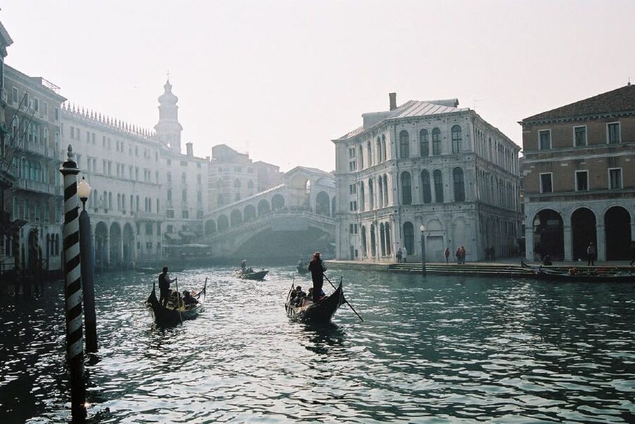 Private tour Rialto area and Frari Church 2-Hour Tour - Rialto Bridge: Antonio Da Ponte’s one-arch landmark and the shop-lined loggia
