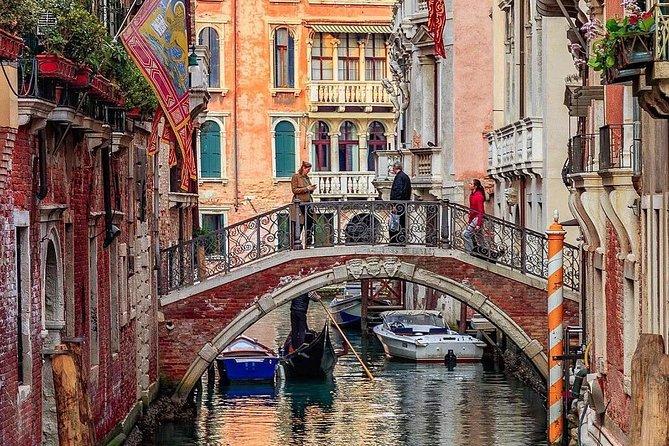 Private Tour: Venice Half-Day Walking Tour - La Fenice, the Scala Contarini del Bovolo, and Salute views