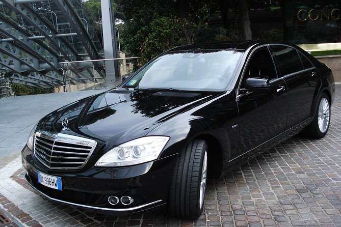 Private transfer from Venice, Piazzale Roma to Marco Polo Airport - Meeting the driver: fast ID, better communication