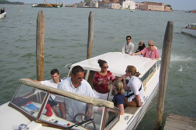 Private Venice 2 hrs Tour: Boat & Walking Tour with food tasting - High tide changes the plan: gondola shipyard and Giudecca options