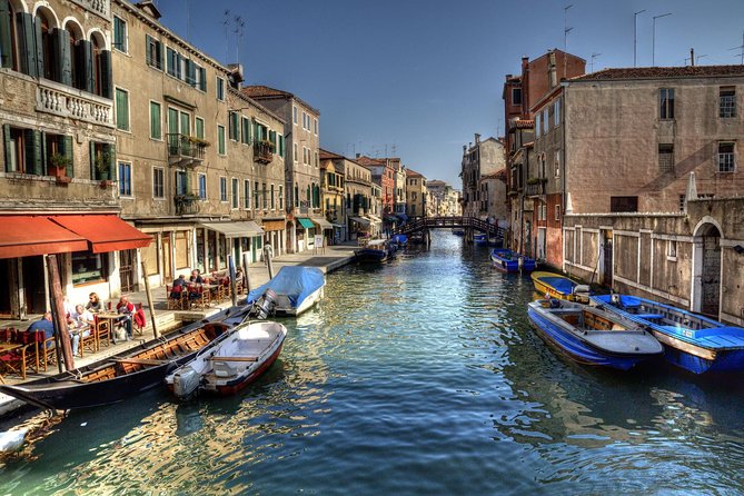 Private Venice Canal Cruise: 2-Hour Grand Canal and Secret Canals - The boat experience: private for your group, small for your comfort