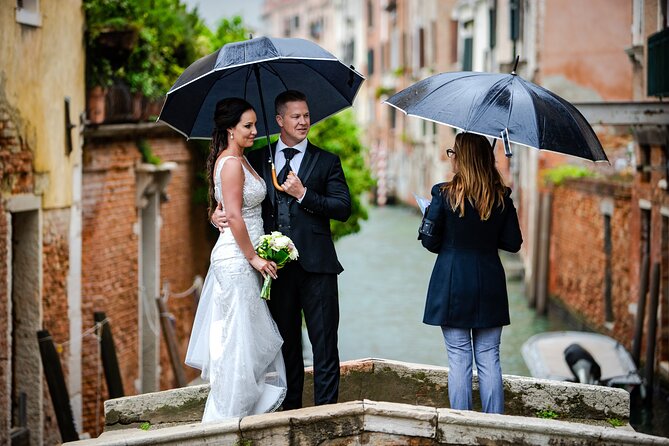 Professional Photoshoot in Venice - The Edited Set: Why 5 Polished Photos Matter for Sharing