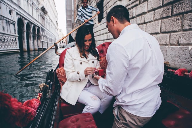 Proposal Photographer in Venice - What you actually get: edited gallery, downloads, and a photographer who plans