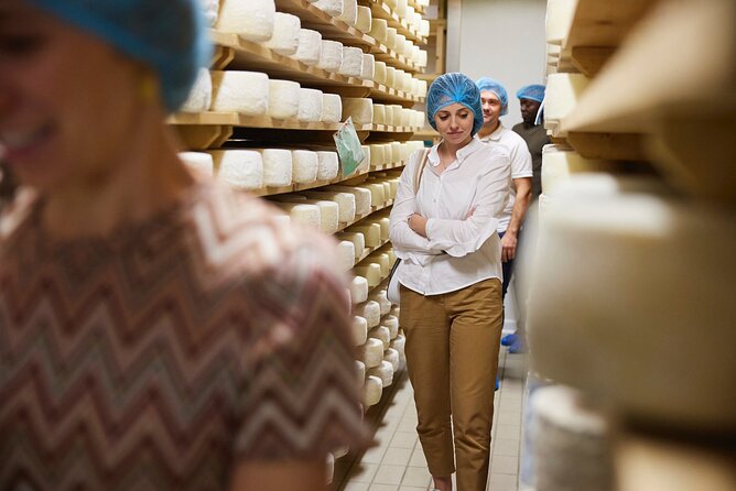 Prosecco Hills Wine and Cheese Gourmet Discovery - Stop 1 in practice: meeting at Santa Lucia and heading out