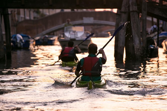 Real Venetian Kayak - Tour of Venice Canals with a Local Guide - Listening for History: Commentary That Makes the Water Make Sense