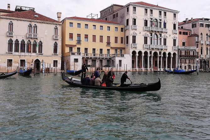 Rialto Market & Seafood Cooking Class in Murano - Choosing your fish the smart way, with an English guide