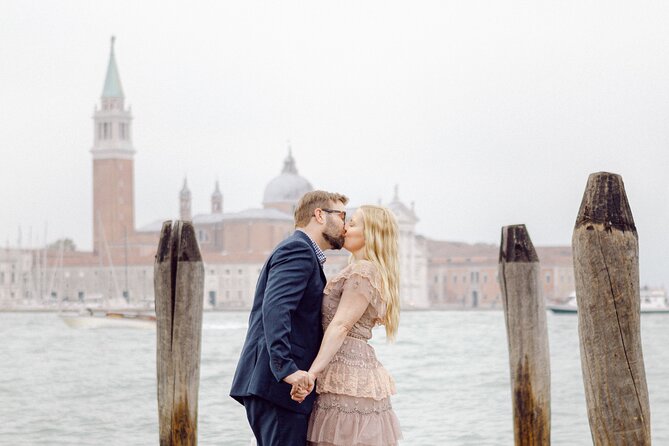 Romantic Photoshoot in Venice - Ponte di Rialto: Getting the Iconic Bridge Shot Without the Guesswork