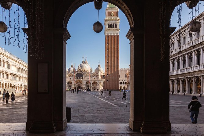 San Marco Pass: Basilica, Doge Pal. & Bell Tower Priority Tickets - Stop 7: Venice Gallery VR, a 3D gondola ride through Venice in 1100