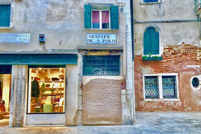 San Polo, Rialto & Frari: 2-Hour Private Walking Tour in Venice - Frari Basilica interior: stepping into 13th-century Venice with Titian and Bellini