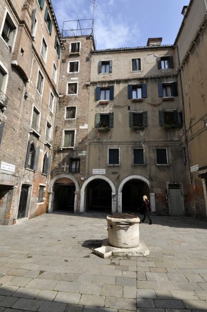 Secret Venice: 2-Hour Private Walking Tour - Marco Polo’s former home area, what you should notice as you walk
