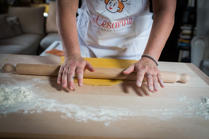 Share Your Pasta Love in a Local’s Home in Venice - The dinner part: wine, espresso, optional dessert, and eating like you mean it