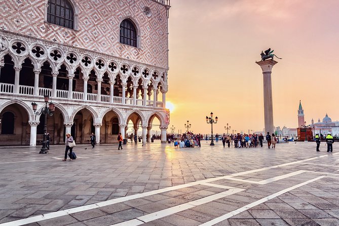 Skip the line Doge's Palace Guided Walking Tour in Venice - Meeting point and how to stay oriented