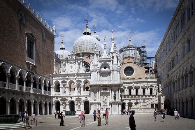 Skip the line Doge's Palace Guided Walking Tour in Venice - Art on the walls: Tintoretto, Titian, Veronese