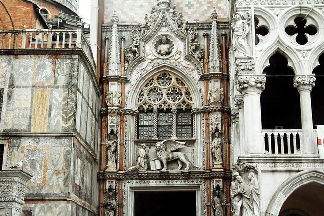 Skip the line Doge's Palace Guided Walking Tour in Venice - Headsets, sound, and the small-group vibe