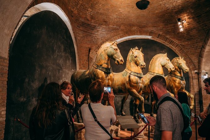 Small-group Saint Mark’s Basilica Priority Access - Photo moments, terrace talk, and practical comfort in St. Mark’s