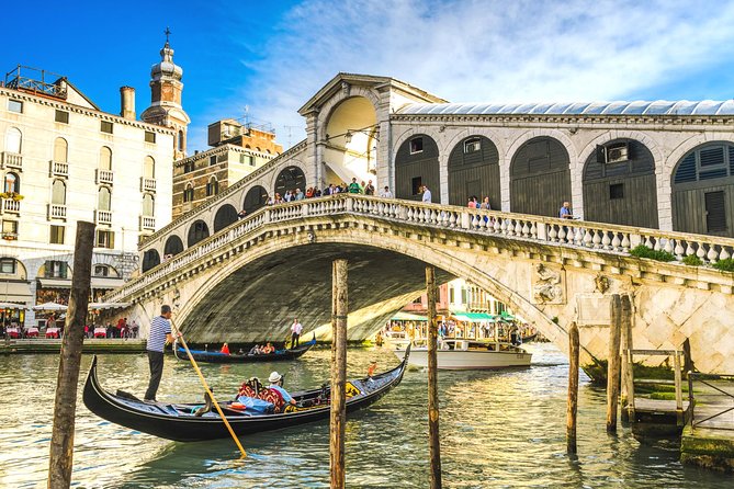 St. Mark’s Basilica Guided Tour with Venice Canals Gondola Ride - What to do with all those photo opportunities (without getting stuck)