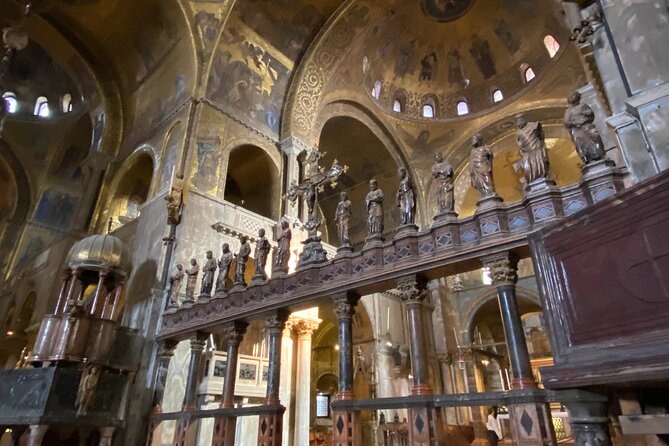 St. Mark's Cathedral Priority Guided Tour & History Gallery - Your 1-Hour Plan: Basilica Entry First, Then the VR History Gallery