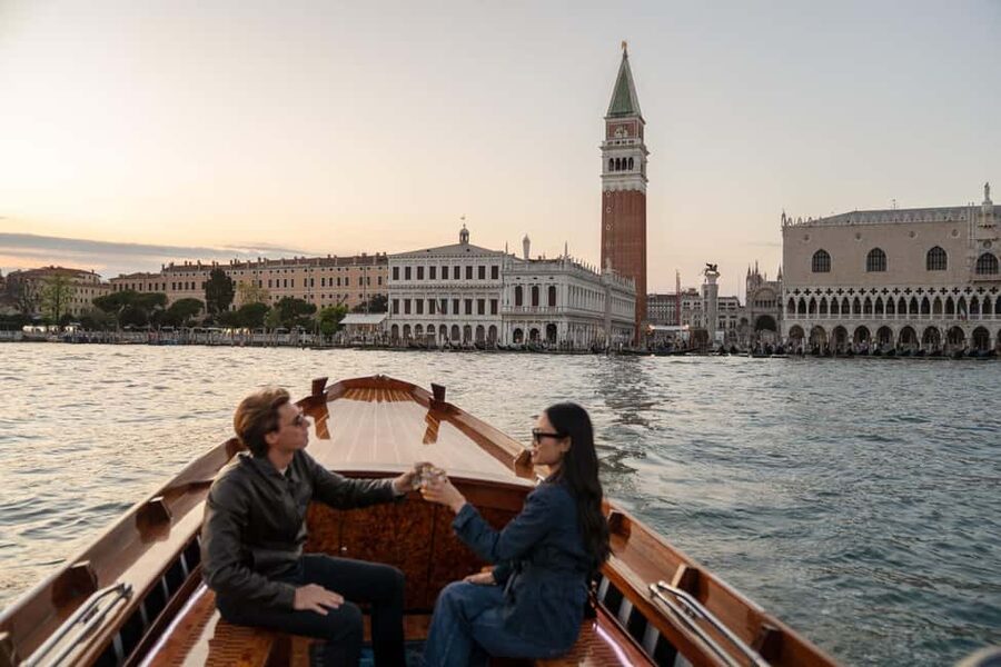 Sunset Serenity Cruise in the Venice Lagoon - Prosecco, Champagne, and How to Use the Hour for Real Romance