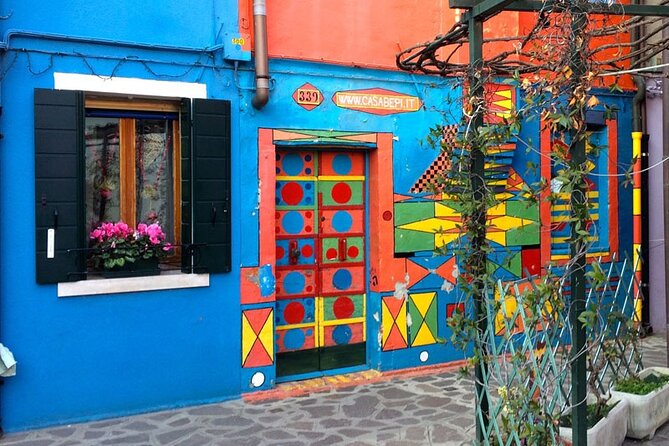 The Secret Corners of Burano - Lace making in real time, and how to recognize it later